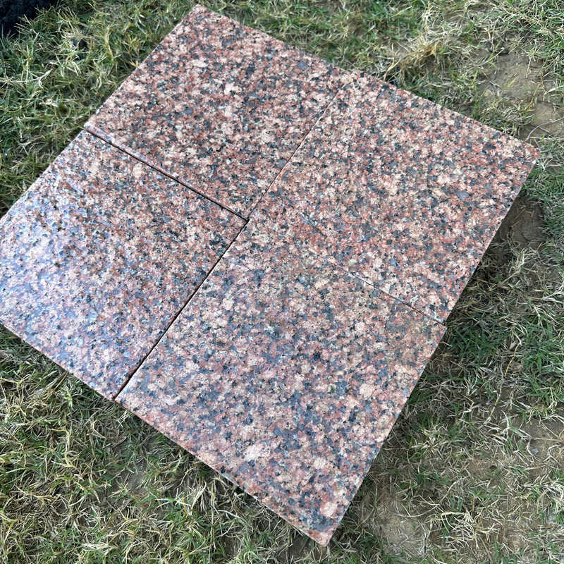 Red gRanite Setts 800x800
